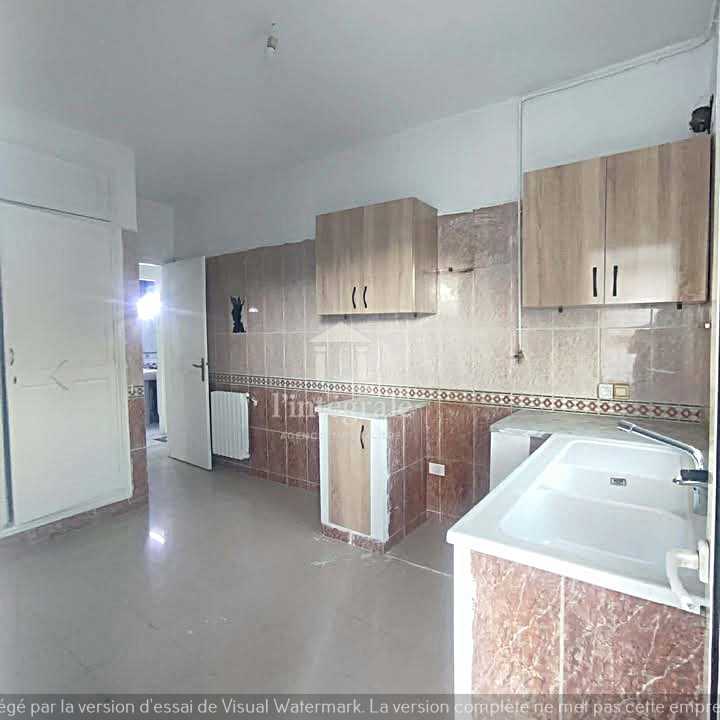 Ariana Ville&nbsp;Cite Ennasr 2&nbsp;Location&nbsp;Appart. 4 pi�ces&nbsp;S3 avec place de parking