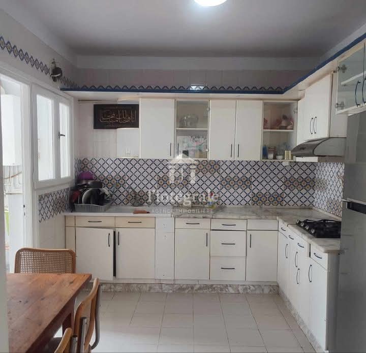 Ariana Ville&nbsp;Cite Ennasr 2&nbsp;Location&nbsp;Appart. 4 pi�ces&nbsp;S3 vide enasser2