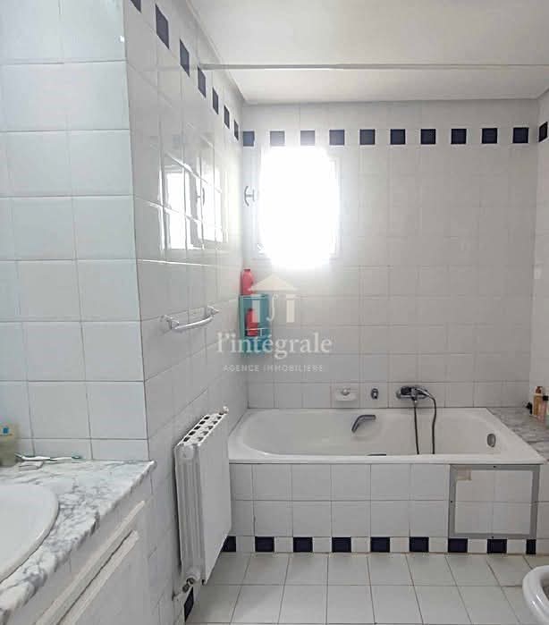 Ariana Ville&nbsp;Cite Ennasr 2&nbsp;Location&nbsp;Appart. 4 pi�ces&nbsp;S3 vide enasser2