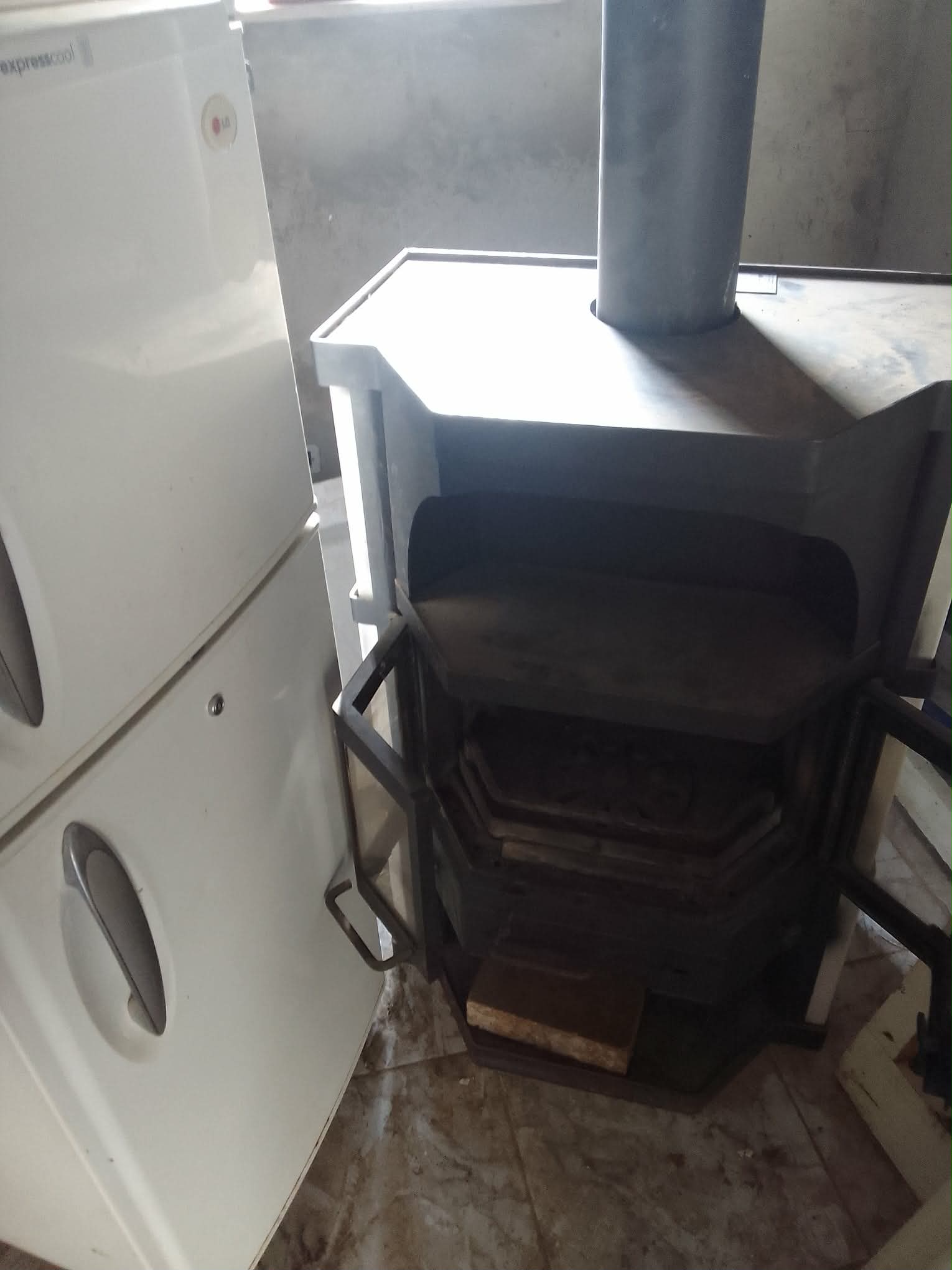 Le Bardo&nbsp;Le Bardo&nbsp;Chauffage&nbsp;Autre&nbsp;Superbe chemin�e � bois en vraie fonte