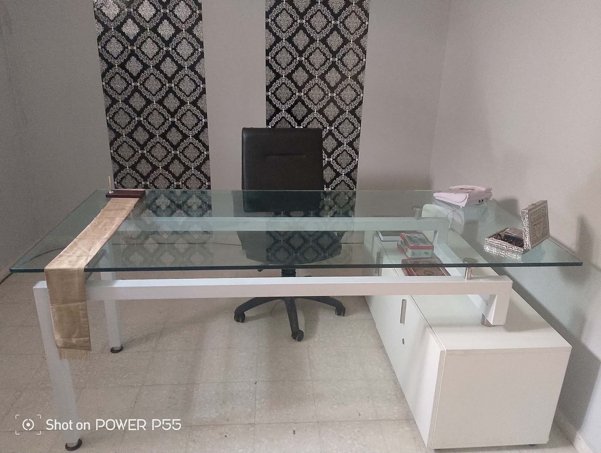 El Menzah&nbsp;El Menzah 9&nbsp;Meubles de bureau&nbsp;Bureaux - Tables&nbsp;Bureau �l�gant