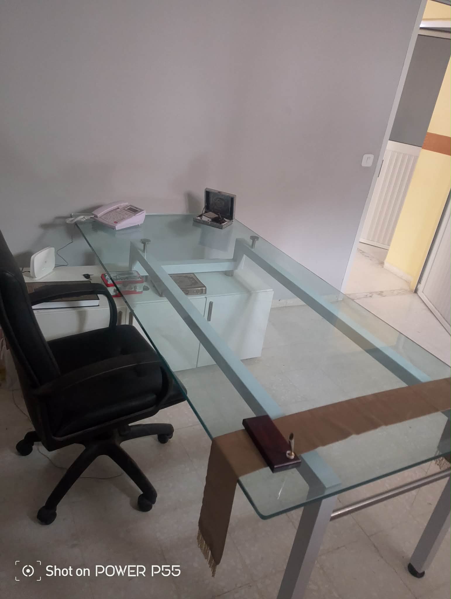 El Menzah&nbsp;El Menzah 9&nbsp;Meubles de bureau&nbsp;Bureaux - Tables&nbsp;Bureau �l�gant