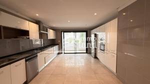 El Menzah&nbsp;Mutuelle Ville&nbsp;Location&nbsp;Appart. 1 pi�ce&nbsp;Appartement s4 de 300m2  notre dame