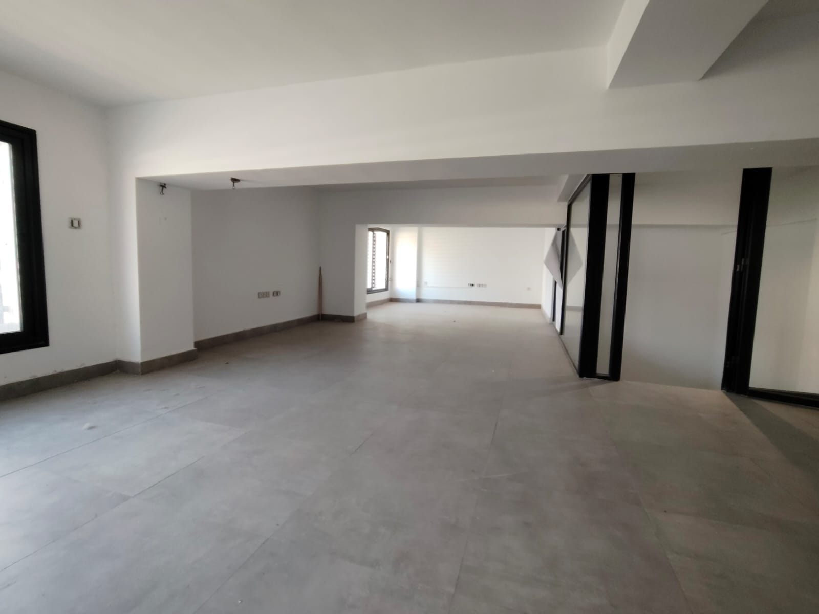 Cite El Khadra&nbsp;Kheireddine Pacha&nbsp;Bureaux & Commerces&nbsp;Surfaces&nbsp;Montplaisir loc esp commercial