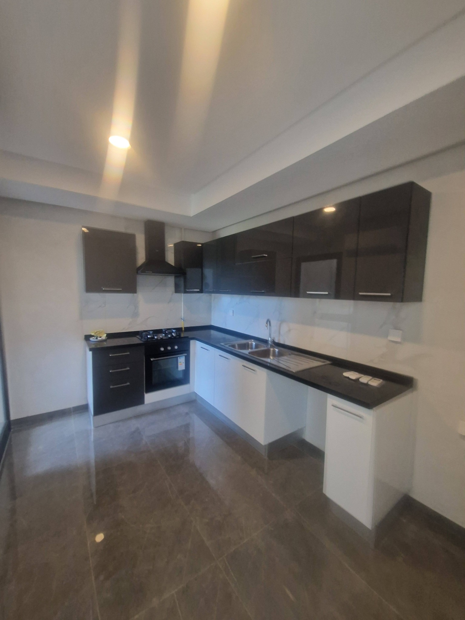 Ariana Ville&nbsp;Cite Ennasr 2&nbsp;Location&nbsp;Appart. 4 pi�ces&nbsp;S3  haut standing cot� salim school