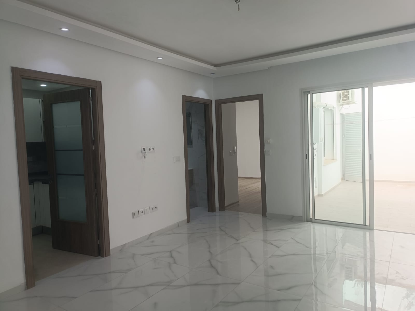 Ariana Ville&nbsp;Cite Ennasr 2&nbsp;Location&nbsp;Appart. 2 pi�ces&nbsp;Ennasr s1 neuf haut standing � cot� slim school