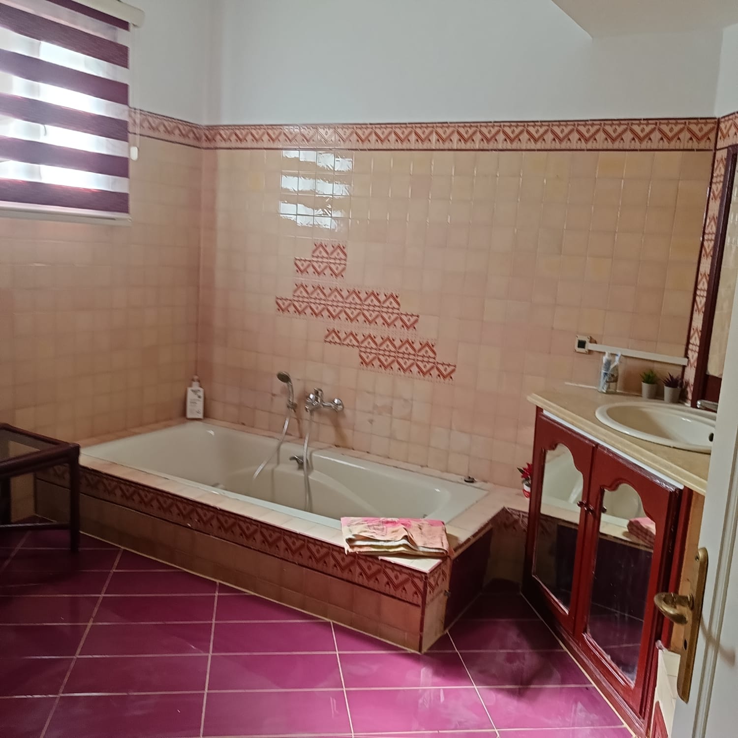 Ariana Ville&nbsp;El Menzah 8&nbsp;Location&nbsp;Appart. 3 pi�ces&nbsp;Un apaisant �tage de villa s2 meubl� � menzah8