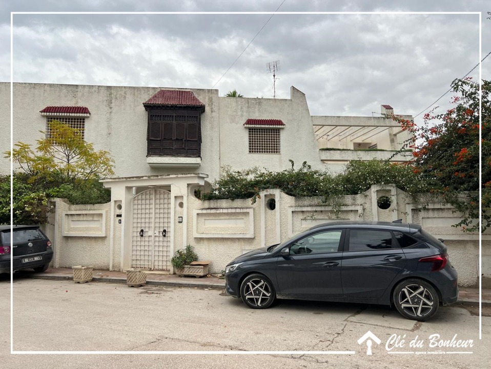 Ariana Ville&nbsp;Ariana&nbsp;Vente&nbsp;Maisons&nbsp;Villa spacieuse en plein ariana