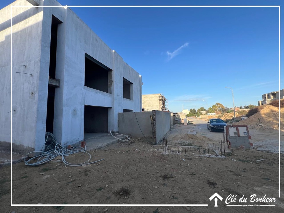 La Soukra&nbsp;La Soukra&nbsp;Vente&nbsp;Maisons&nbsp;Deux villas inachev�es � rue du parc