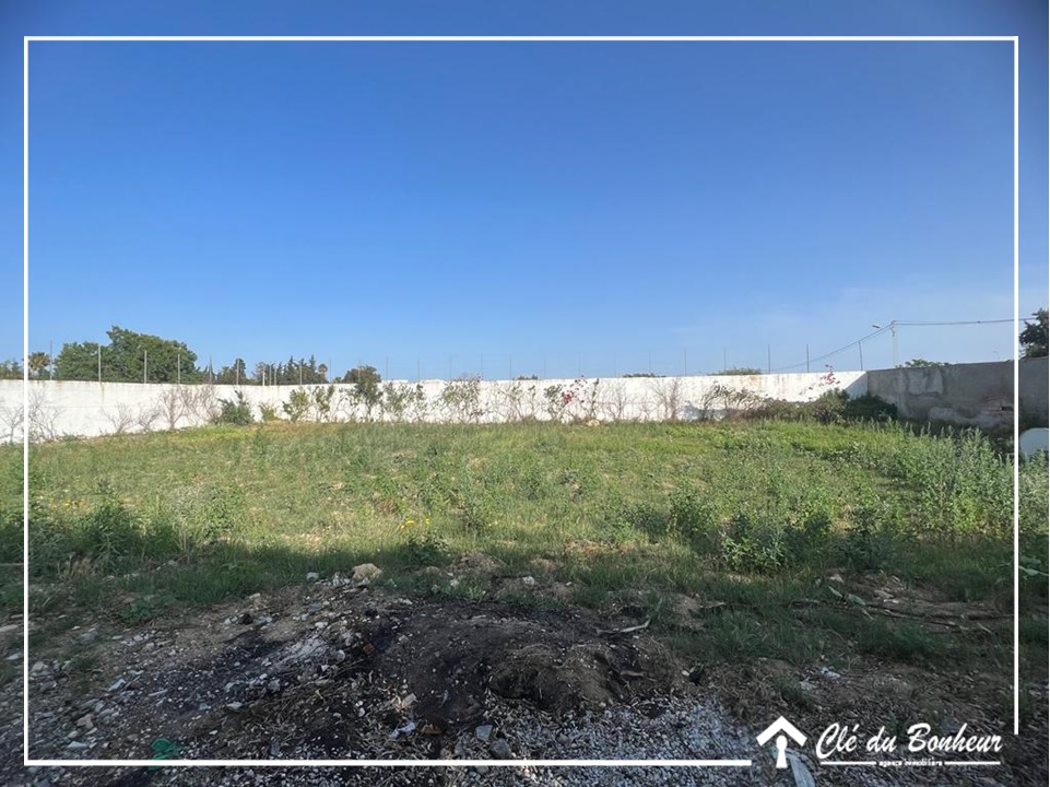 La Soukra&nbsp;Chotrana 2&nbsp;Terrain&nbsp;Terrain nu&nbsp;Terrain dans un quartier r�sidentiel � chotrana 2