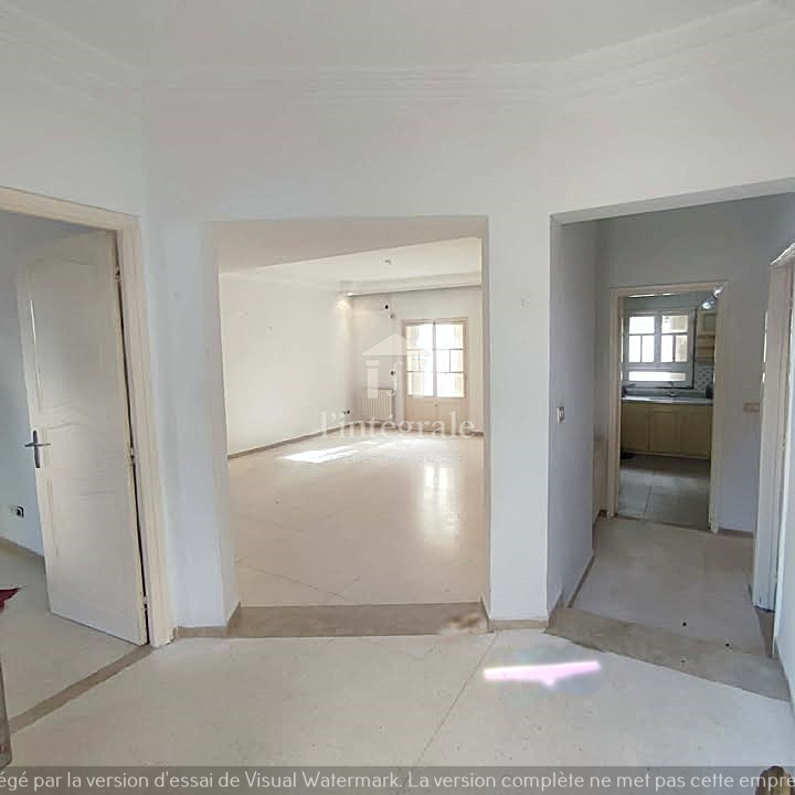 Ariana Ville&nbsp;Cite Ennasr 2&nbsp;Location&nbsp;Appart. 4 pi�ces&nbsp;S3 r�z de chauss�e villa avec garage