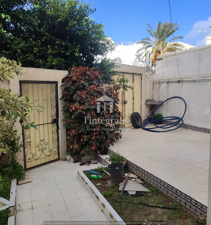 Ariana Ville&nbsp;Cite Ennasr 2&nbsp;Location&nbsp;Appart. 4 pi�ces&nbsp;S3 r�z de chauss�e villa avec garage