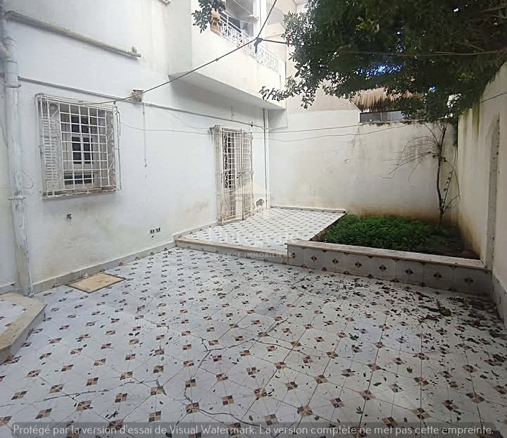 Ariana Ville&nbsp;Cite Ennasr 2&nbsp;Location&nbsp;Appart. 4 pi�ces&nbsp;S3 r�z de chauss�e villa avec garage