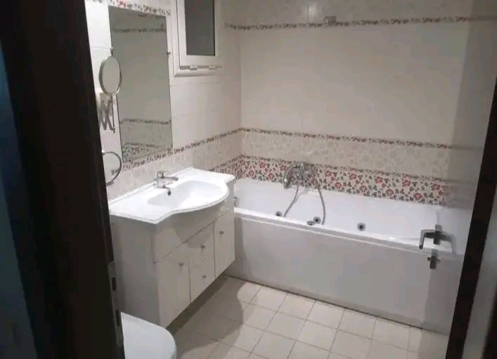 Ariana Ville&nbsp;Cite Ennasr 2&nbsp;Location&nbsp;Appart. 3 pi�ces&nbsp;Un appart s 2 cit� nasr