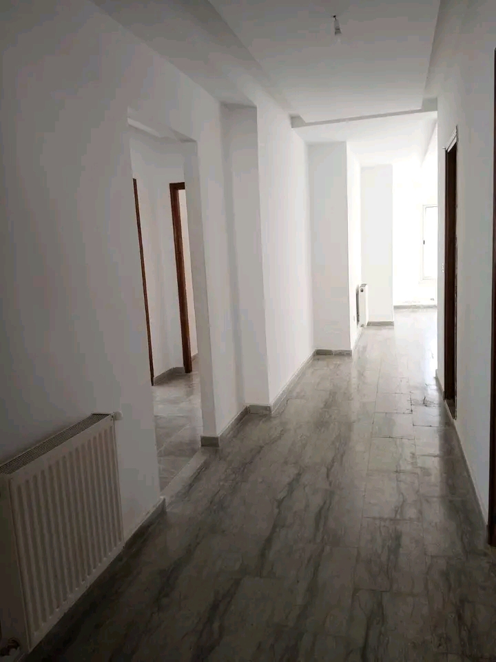 Ariana Ville&nbsp;Cite Ennasr 2&nbsp;Location&nbsp;Appart. 4 pi�ces&nbsp;�tage d'une villa s 3 cit� nasr