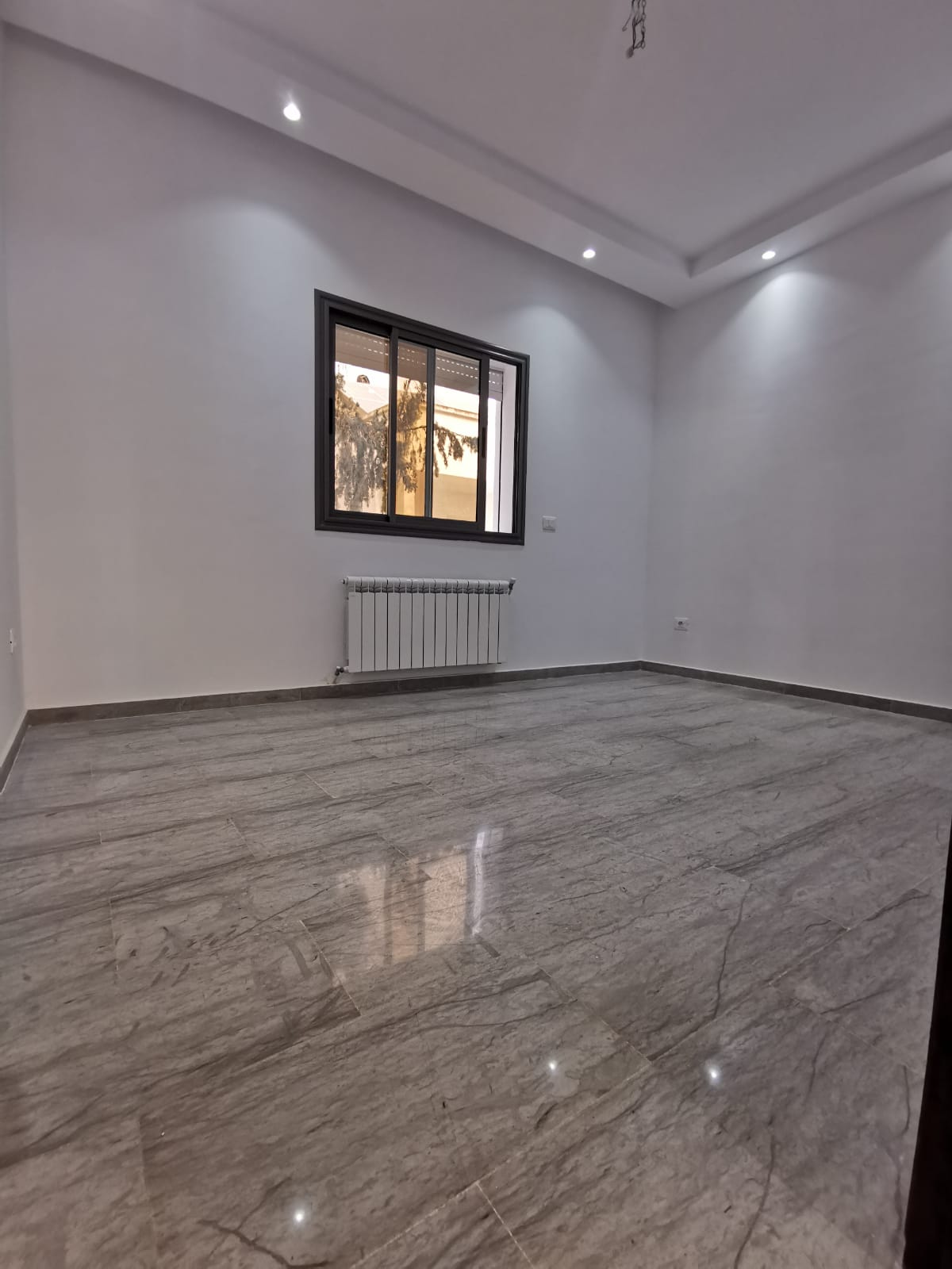 Raoued&nbsp;Cite El Ghazala 1&nbsp;Location&nbsp;Appart. 4 pi�ces&nbsp;Un appart s 3 jamais habit� cit� el ghazela