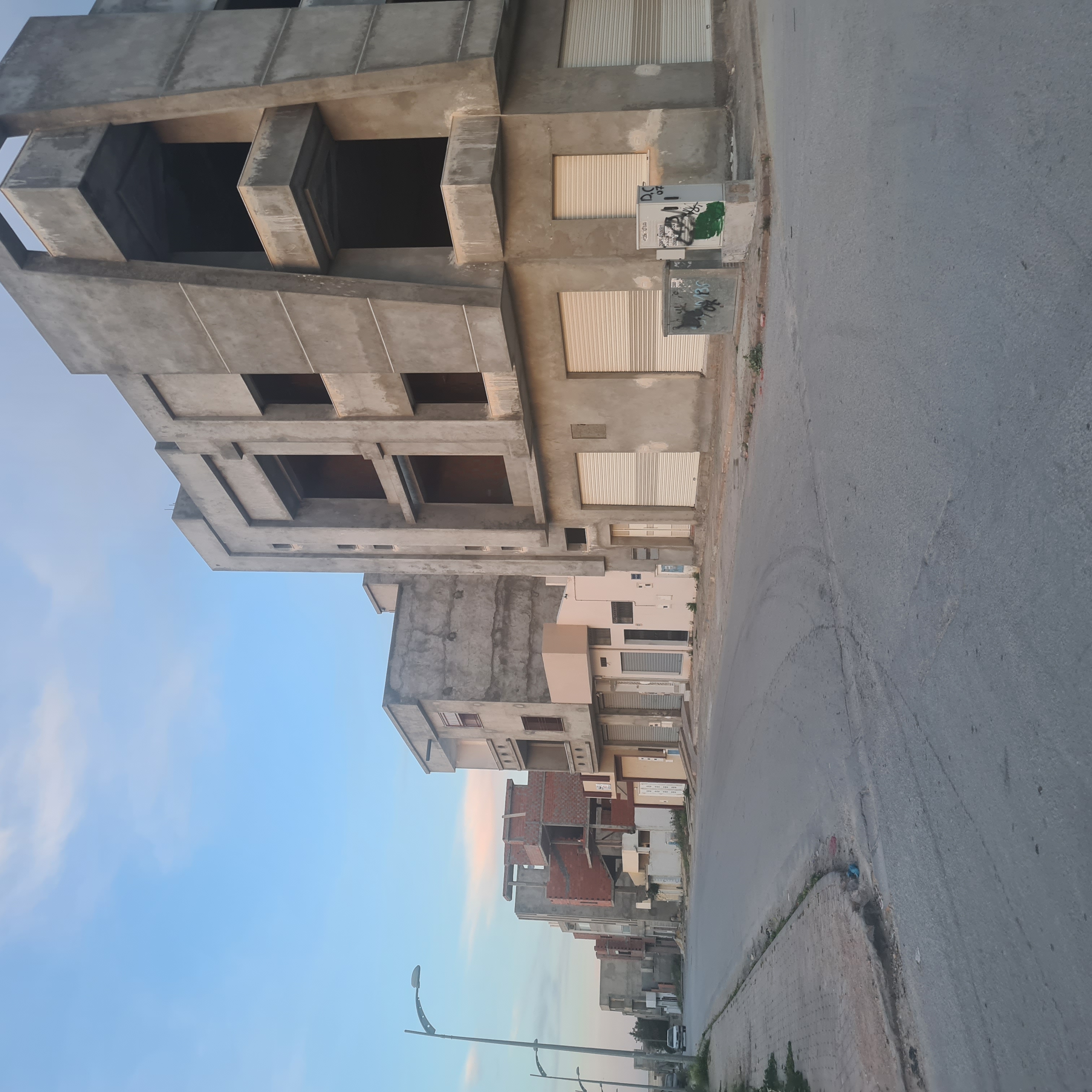 Fouchana&nbsp;Fouchana&nbsp;Bureaux & Commerces&nbsp;Surfaces&nbsp;Opportunit� immeuble semiachev� commerce