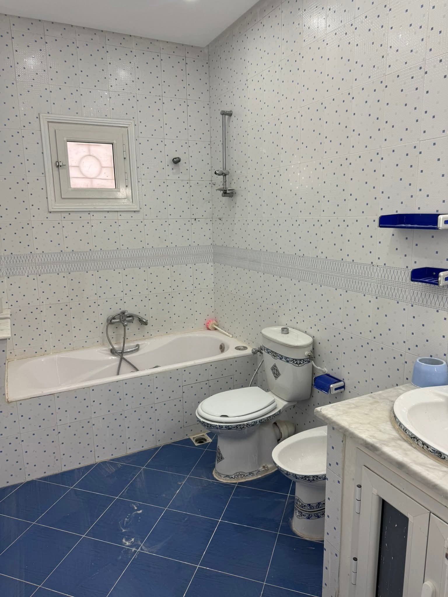 El Mourouj&nbsp;El Mourouj&nbsp;Location&nbsp;Appart. 4 pi�ces&nbsp;Bureau en face m�tro mourouj3