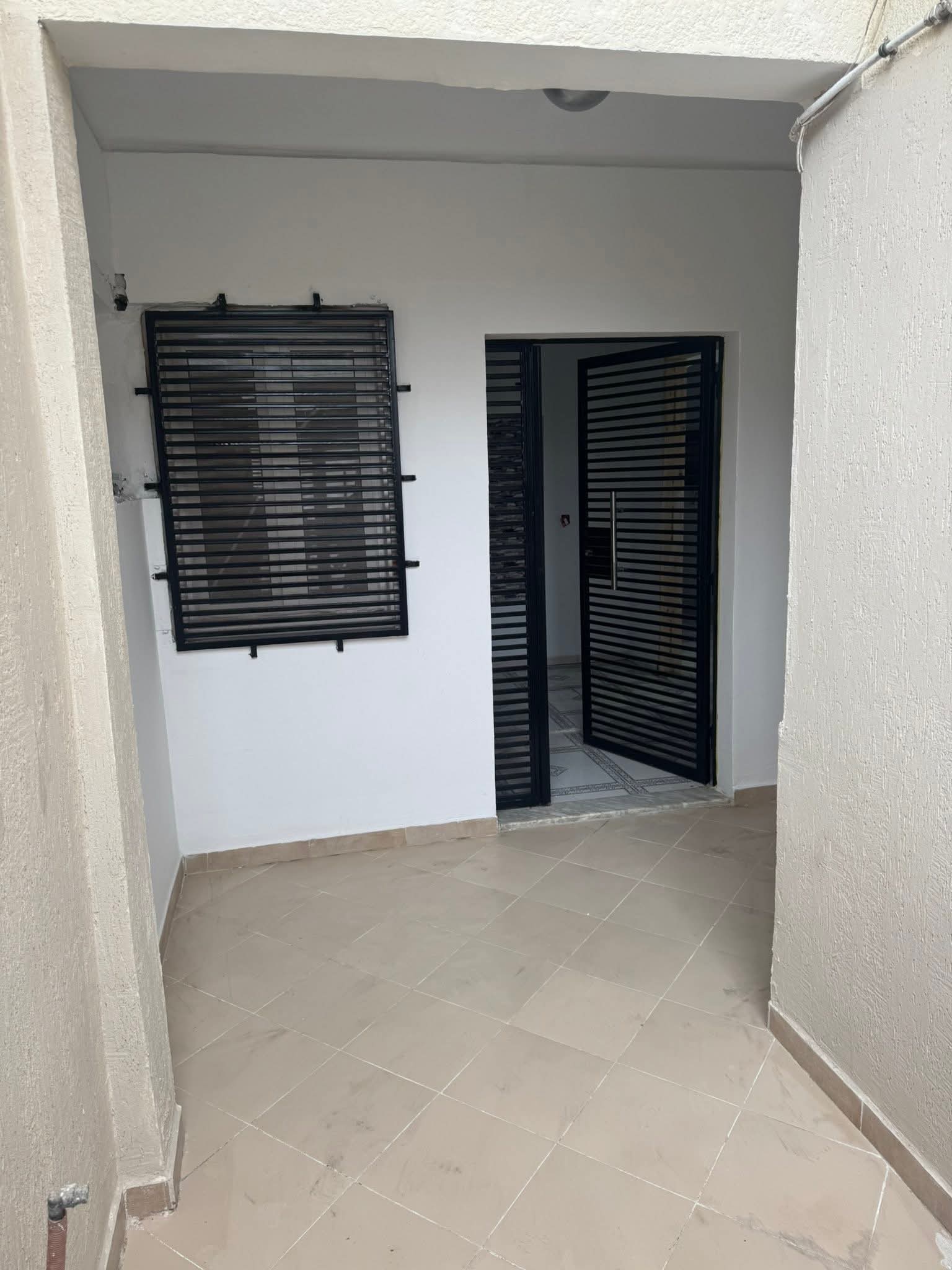 El Mourouj&nbsp;El Mourouj&nbsp;Location&nbsp;Appart. 3 pi�ces&nbsp;Local en face m�tro mourouj3