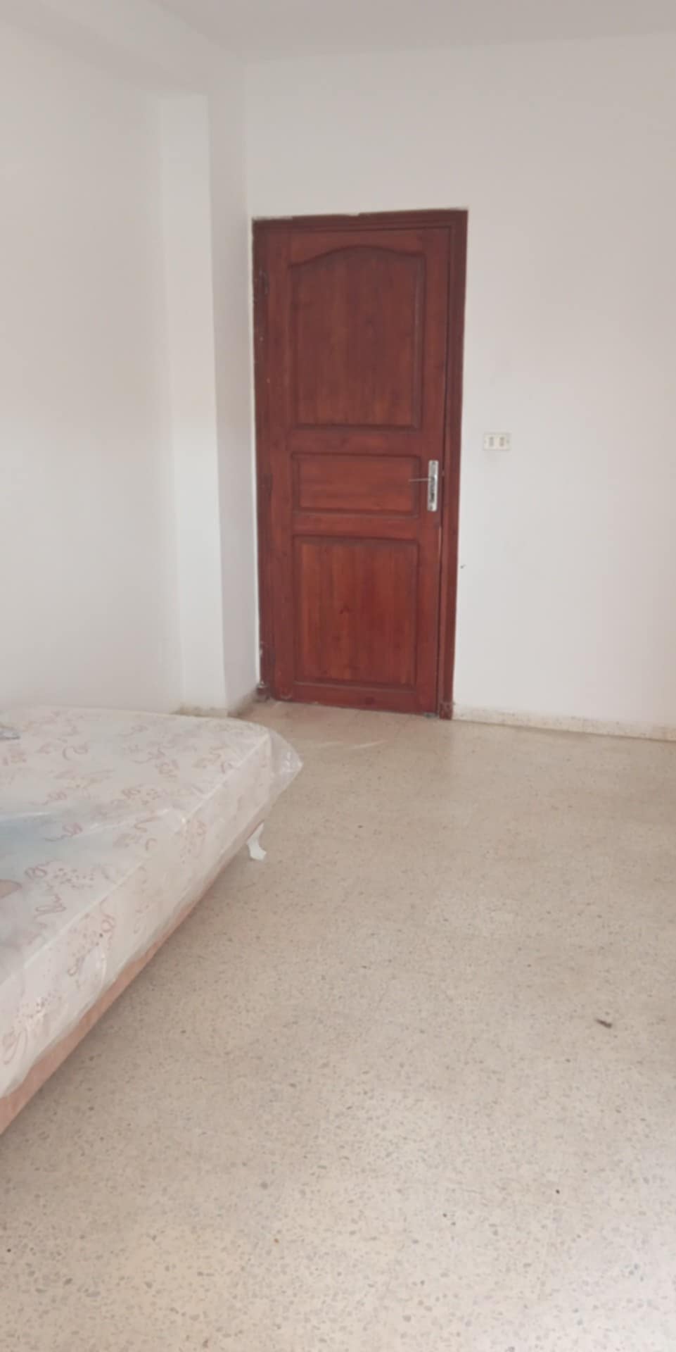 Ariana Ville&nbsp;El Menzah 7&nbsp;Location&nbsp;Appart. 5 pi�ces+&nbsp;Bonne opportunit� pour homme � menzah