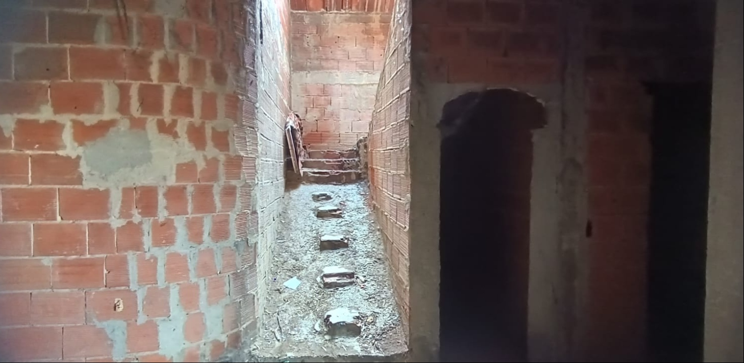 Mnihla&nbsp;Jardins d'el Menzah&nbsp;Vente&nbsp;Maisons&nbsp;Terrain avec une maison inachev�e au jdm 2