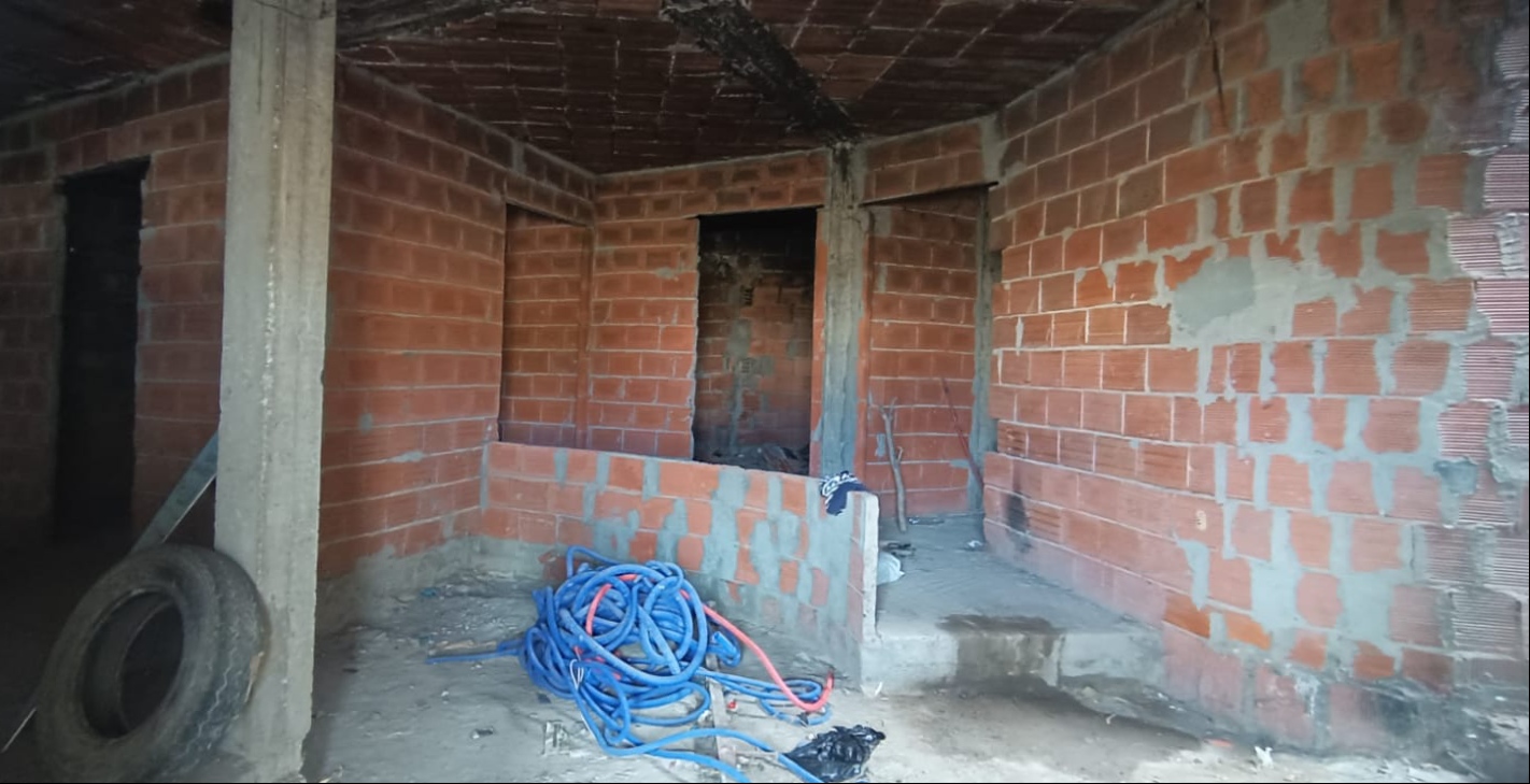 Mnihla&nbsp;Jardins d'el Menzah&nbsp;Vente&nbsp;Maisons&nbsp;Terrain avec une maison inachev�e au jdm 2