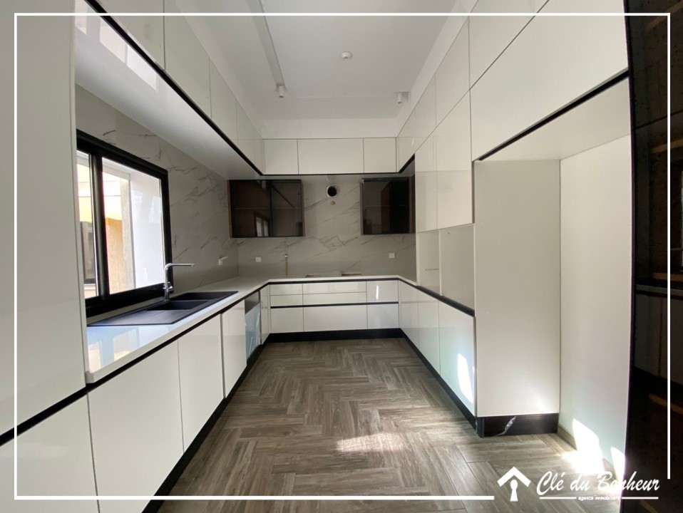 La Soukra&nbsp;Chotrana 3&nbsp;Vente&nbsp;Duplex&nbsp;Une superbe villa  avec piscine � chotrana 3