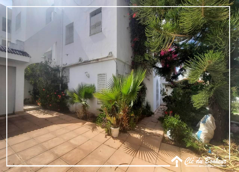 Ariana Ville&nbsp;Ariana&nbsp;Vente&nbsp;Maisons&nbsp;Une superbe villa � menzah 9 b