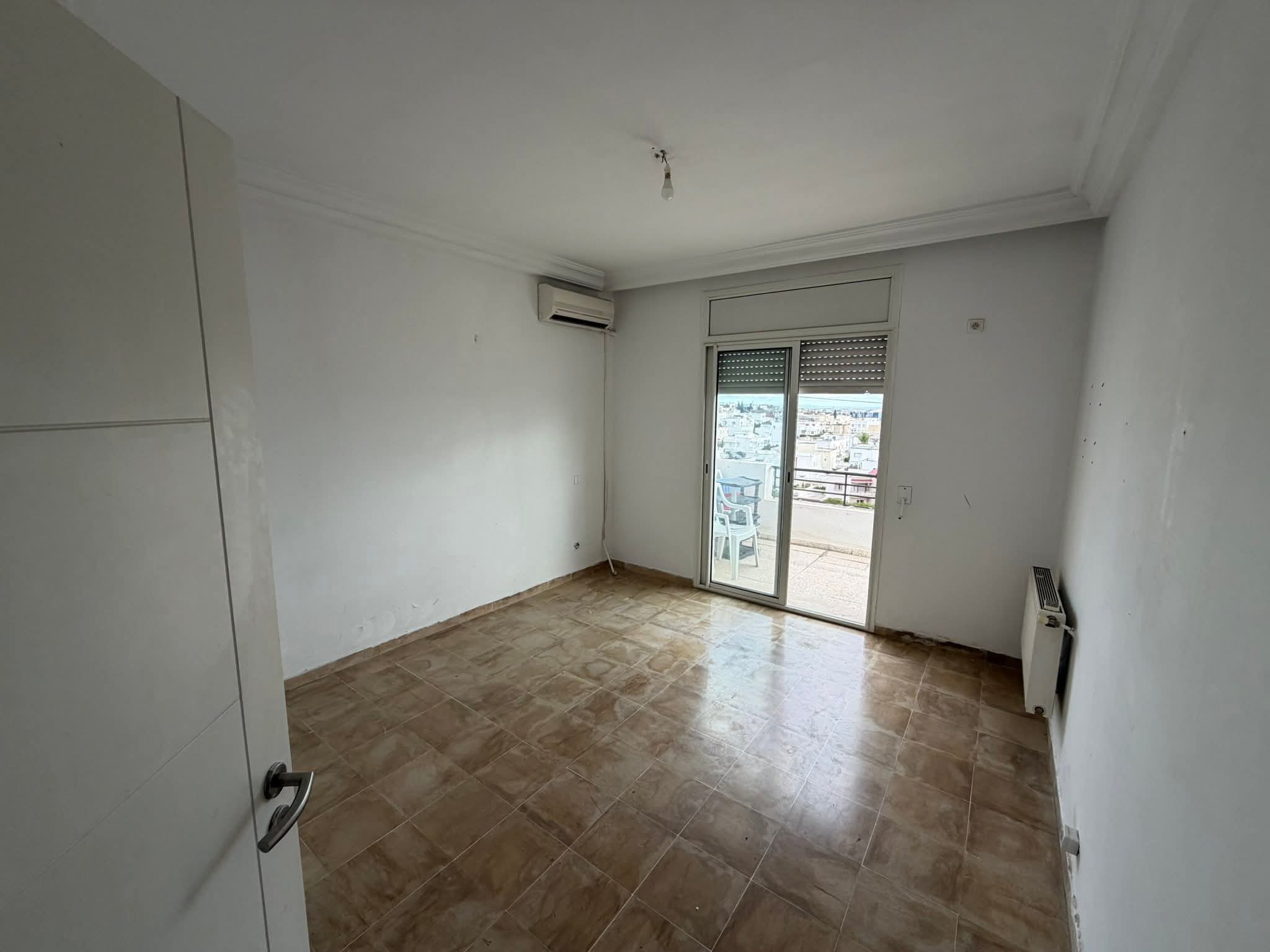 Ariana Ville&nbsp;Cite Ennasr 1&nbsp;Location&nbsp;Appart. 4 pi�ces&nbsp;S3 1450 d ennasr 1