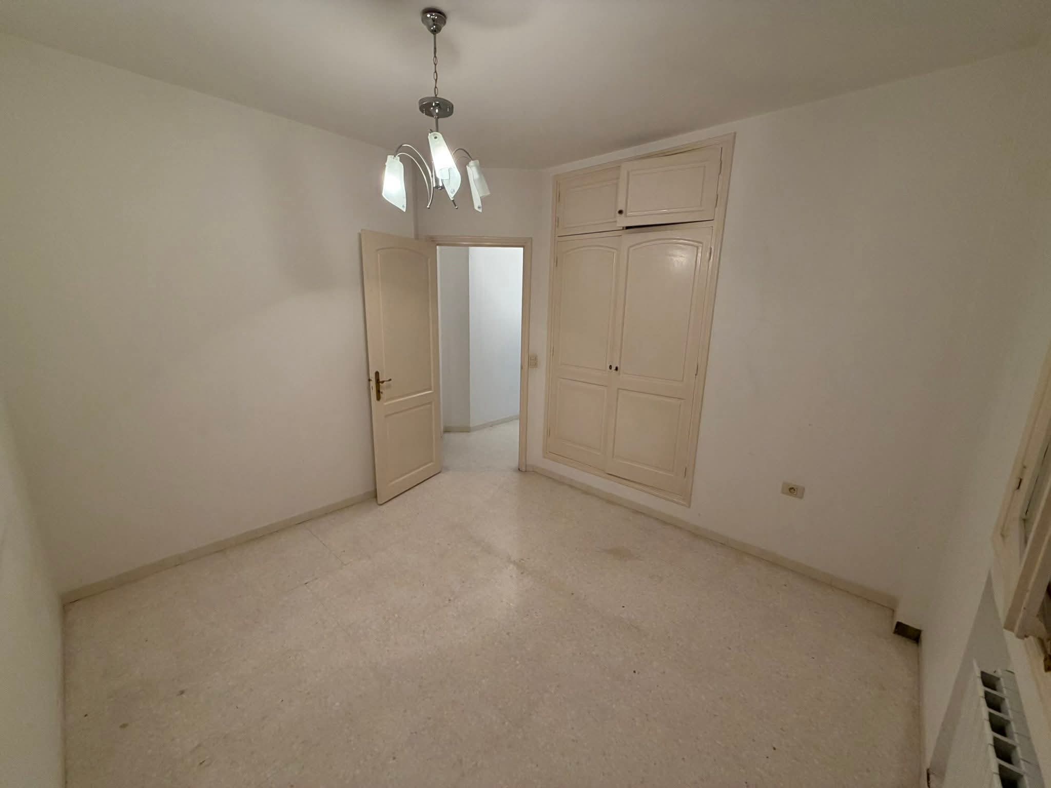 Ariana Ville&nbsp;Cite Ennasr 1&nbsp;Location&nbsp;Appart. 4 pi�ces&nbsp;S3  spacieux 1450 d ennasr 1