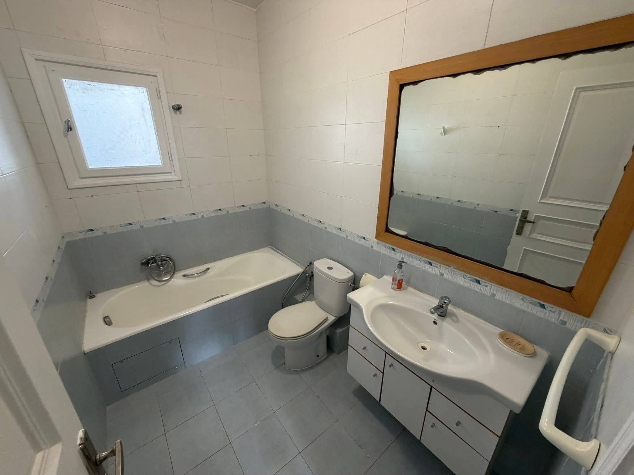 Ariana Ville&nbsp;Riadh Landlous&nbsp;Location&nbsp;Appart. 4 pi�ces&nbsp;S3 1350 riadh andalous