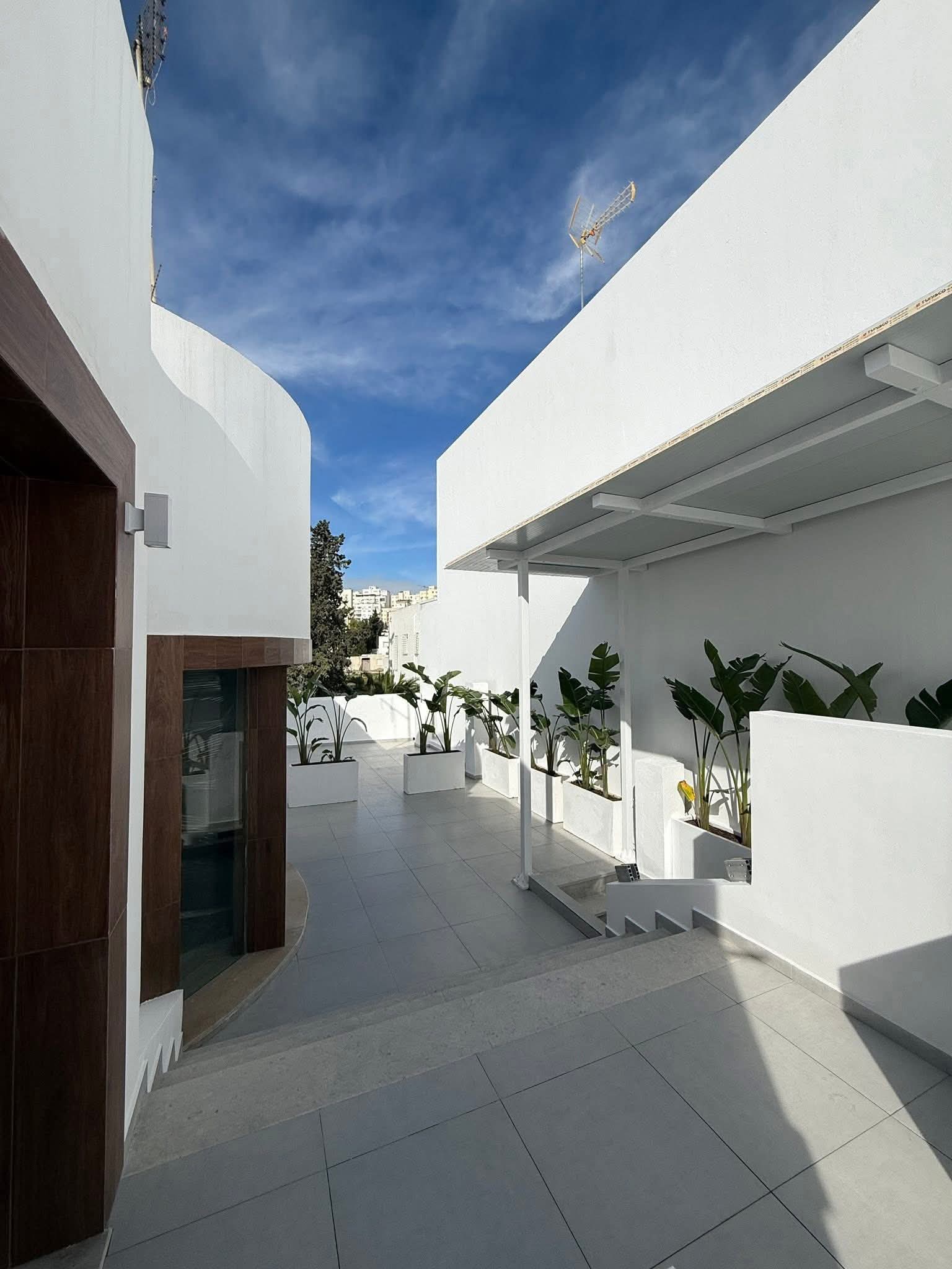 Ariana Ville&nbsp;El Menzah 7&nbsp;Bureaux & Commerces&nbsp;Bureau&nbsp;Des bureaux h2 1500 ht menzah 7