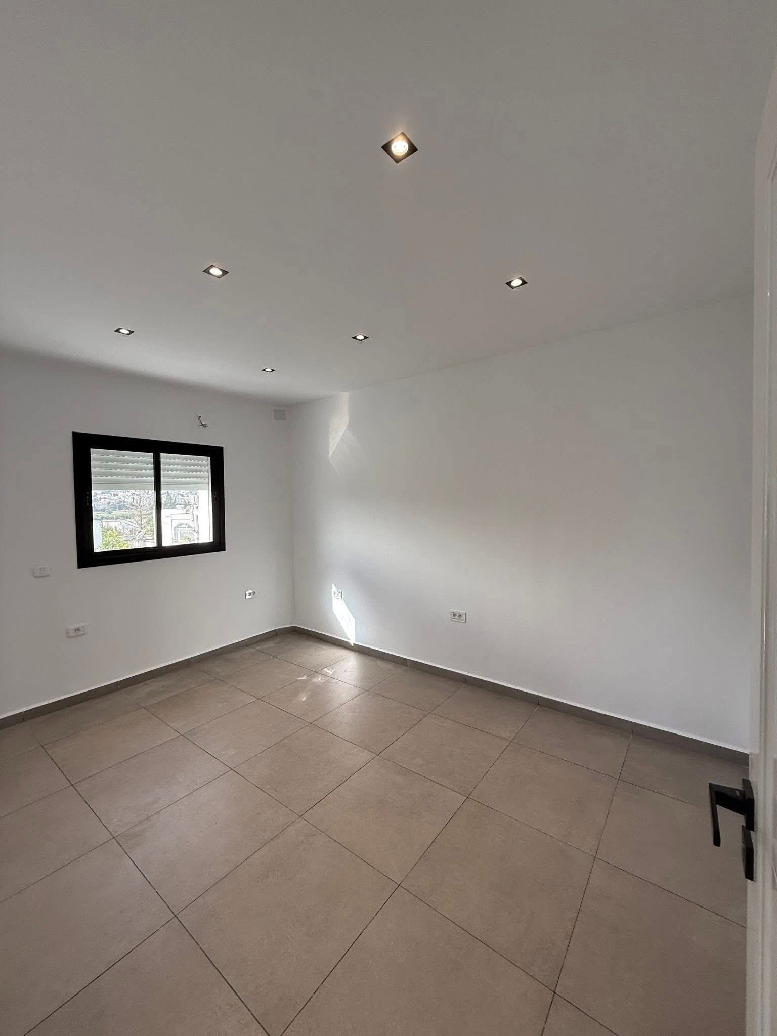 Ariana Ville&nbsp;El Menzah 7&nbsp;Bureaux & Commerces&nbsp;Bureau&nbsp;Des bureaux h2 1500 ht menzah 7