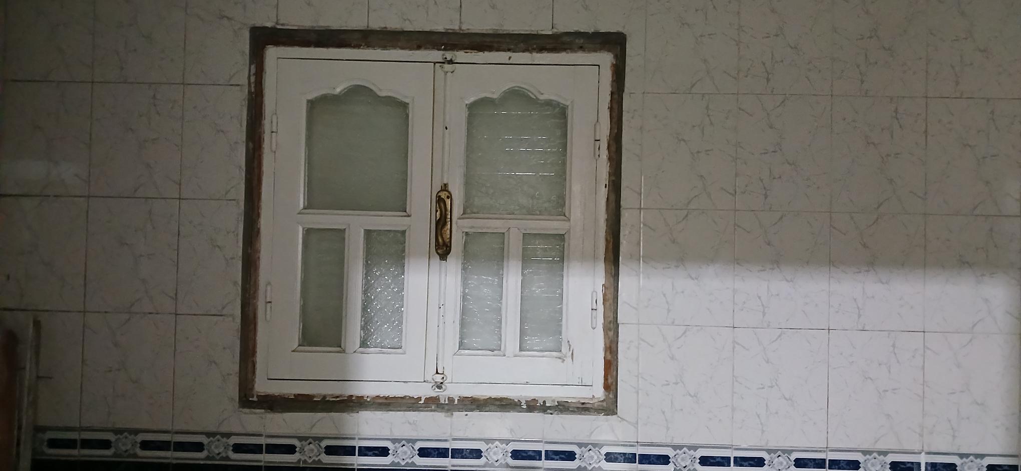 Mannouba&nbsp;La Mannouba&nbsp;Autre&nbsp;Autre&nbsp;5 fen�tre en bois