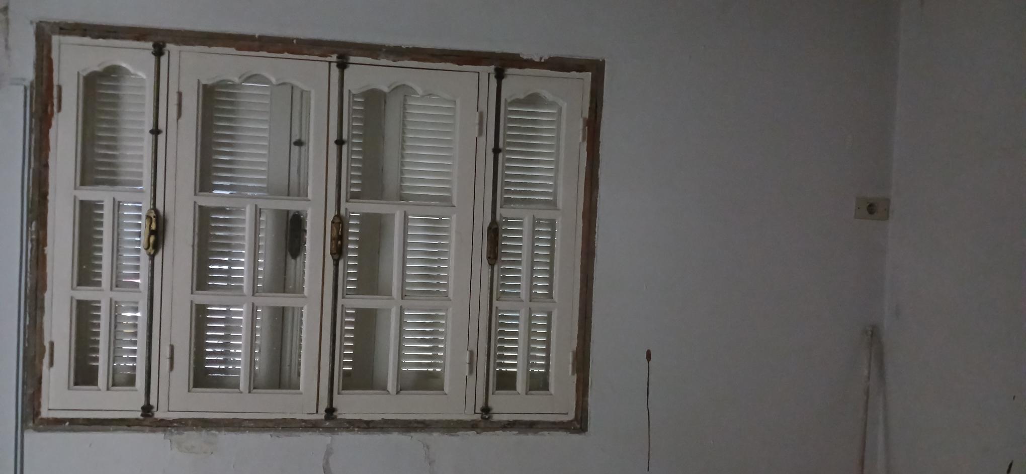 Mannouba&nbsp;La Mannouba&nbsp;Autre&nbsp;Autre&nbsp;5 fen�tre en bois