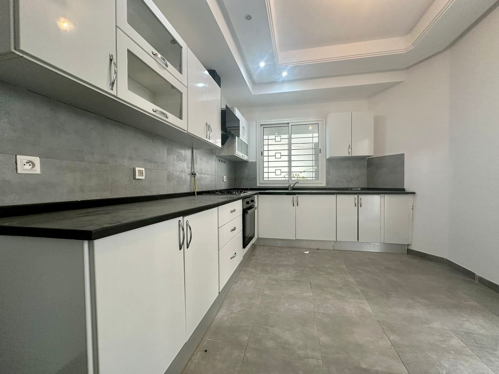 Ariana Ville&nbsp;Cite Ennasr 2&nbsp;Location&nbsp;Appart. 3 pi�ces&nbsp;Appartement s2 hs avec jardin � cit� ennasr