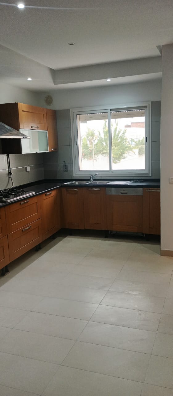 La Marsa&nbsp;El Aouina&nbsp;Location&nbsp;Appart. 4 pi�ces&nbsp;Etage de villa aouina