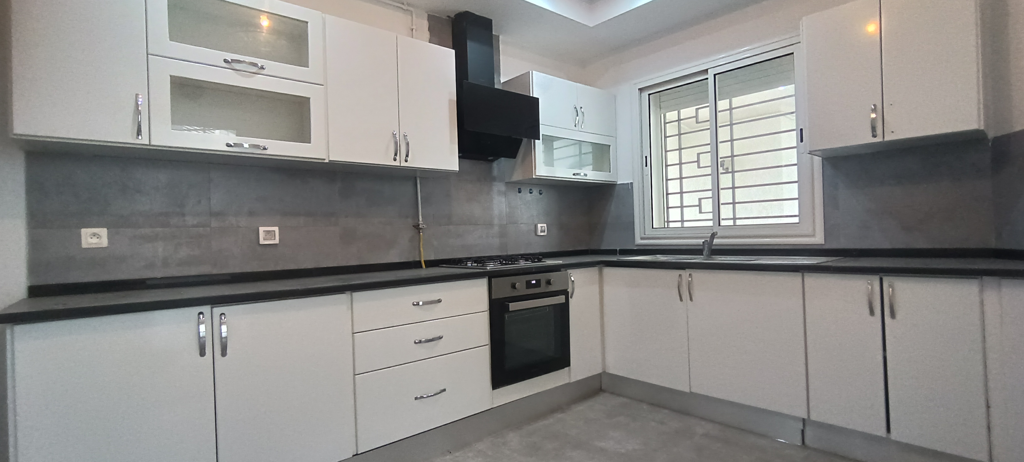 Ariana Ville&nbsp;Cite Ennasr 2&nbsp;Location&nbsp;Appart. 3 pi�ces&nbsp;Appartement s2 avec jardin au rez de chauss�e