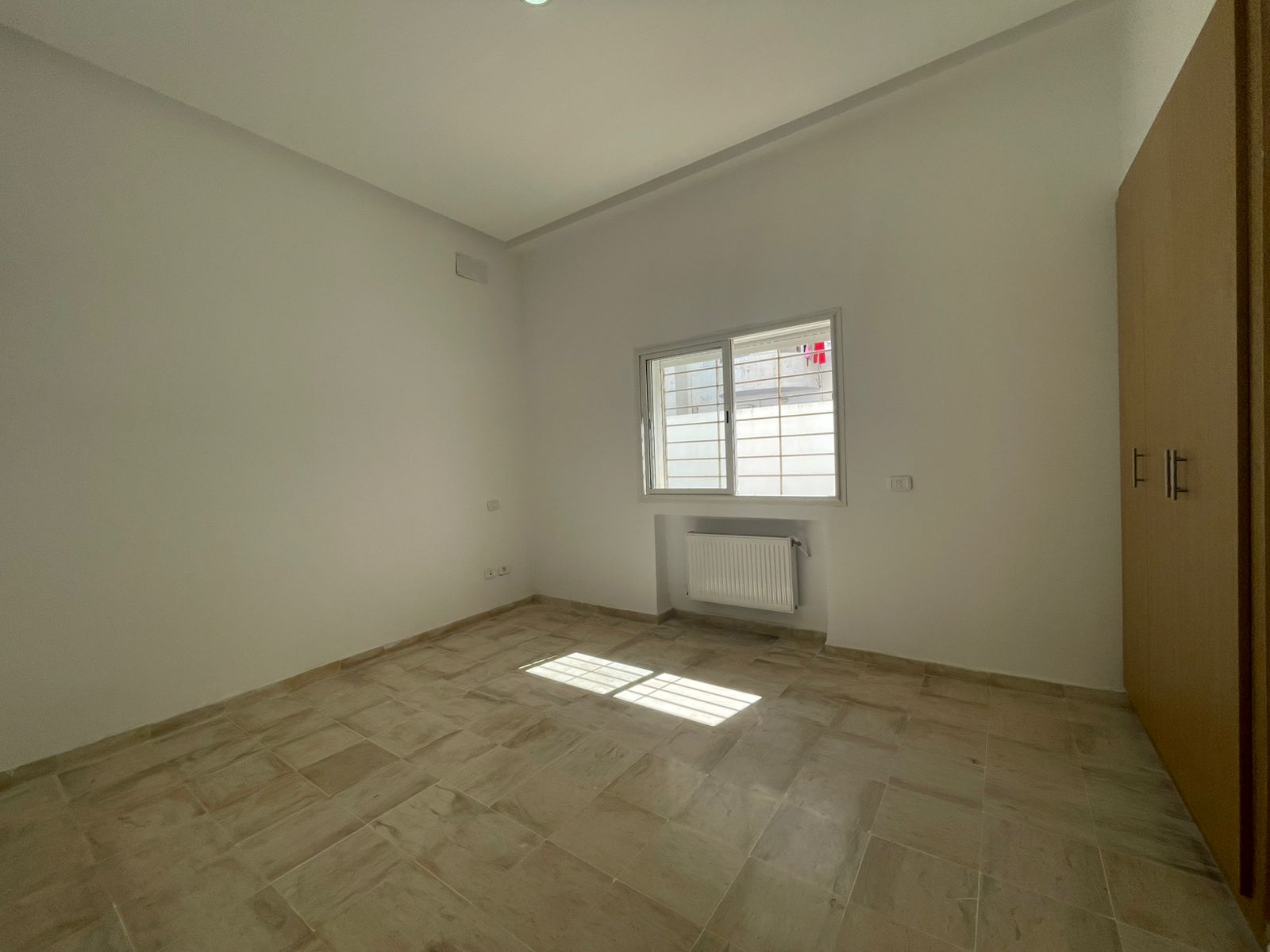 El Mourouj&nbsp;El Mourouj&nbsp;Bureaux & Commerces&nbsp;Bureau&nbsp;Bureau au rdc