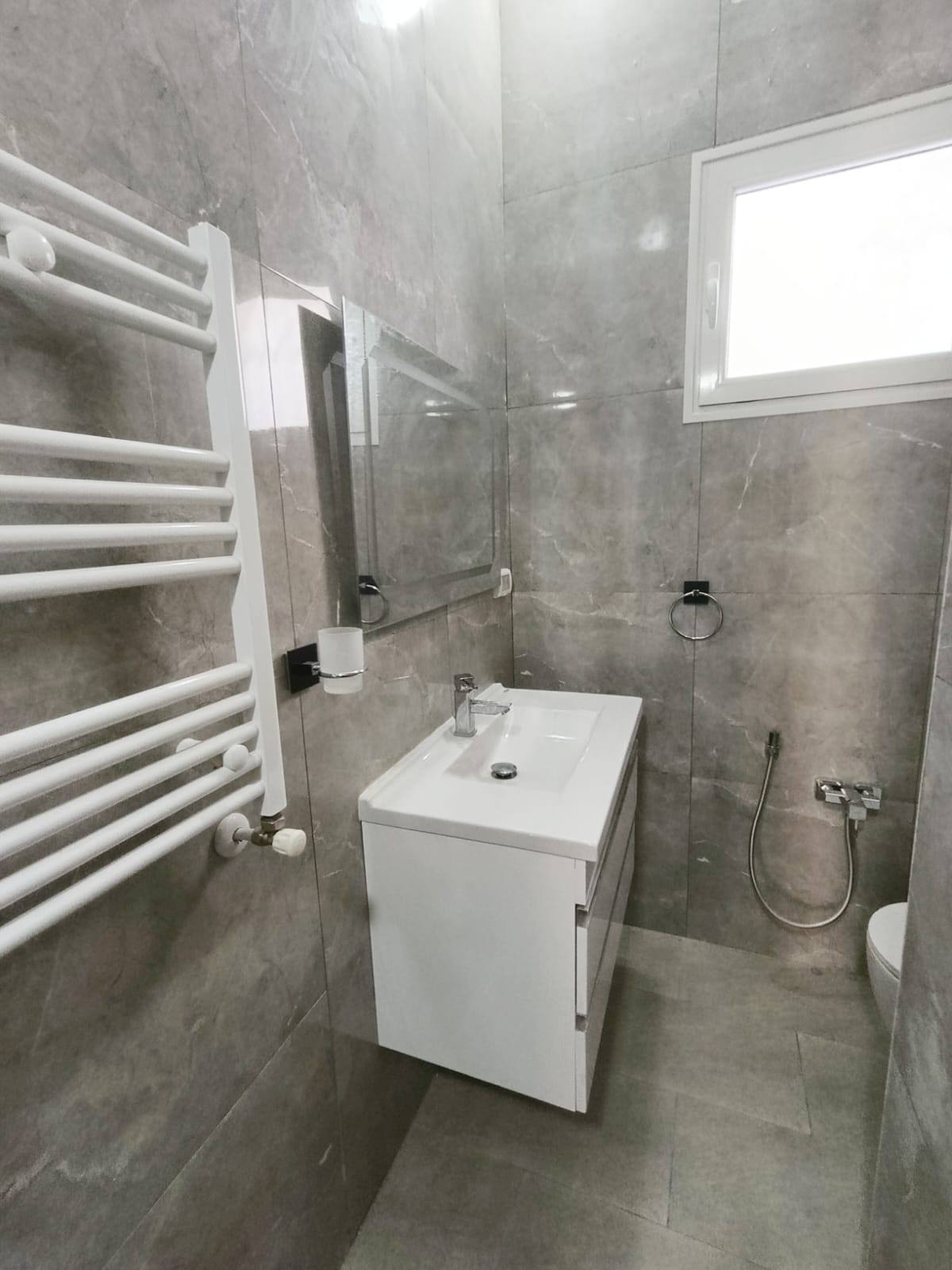 El Menzah&nbsp;El Menzah 4&nbsp;Location&nbsp;Appart. 2 pi�ces&nbsp;Al s1 rdc villa