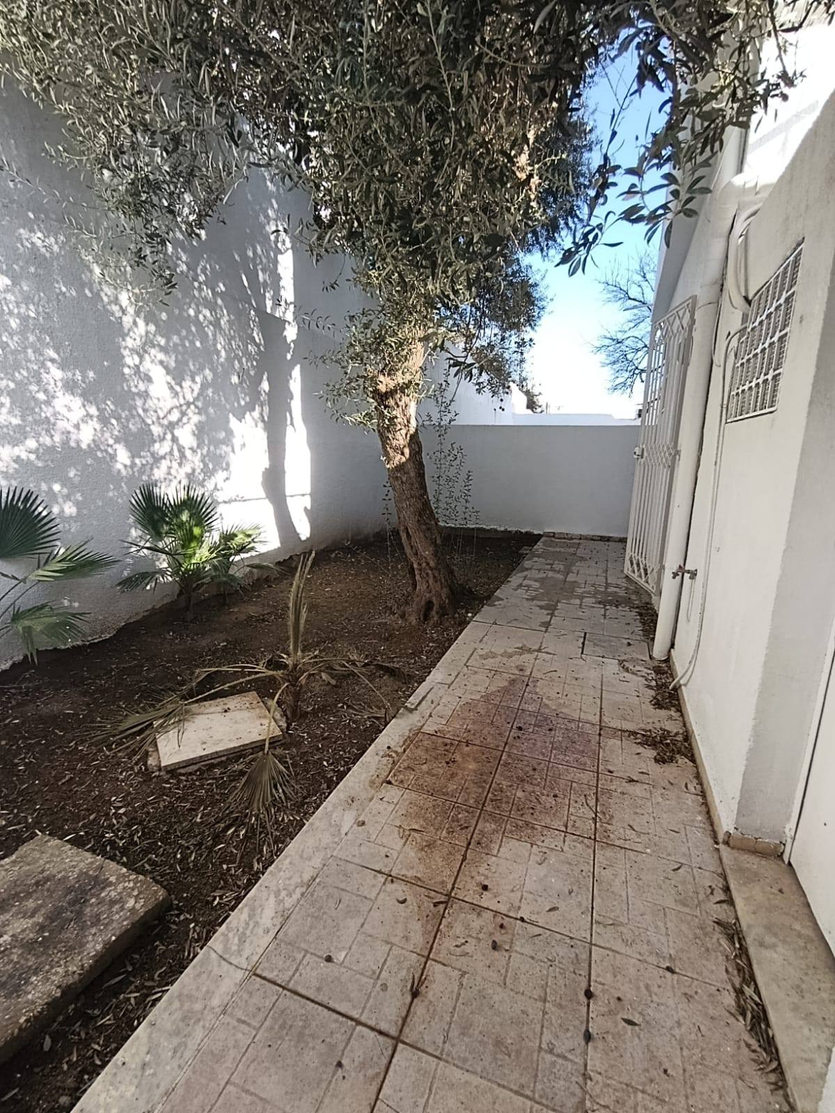 El Menzah&nbsp;El Menzah 4&nbsp;Location&nbsp;Appart. 2 pi�ces&nbsp;Al s1 rdc villa