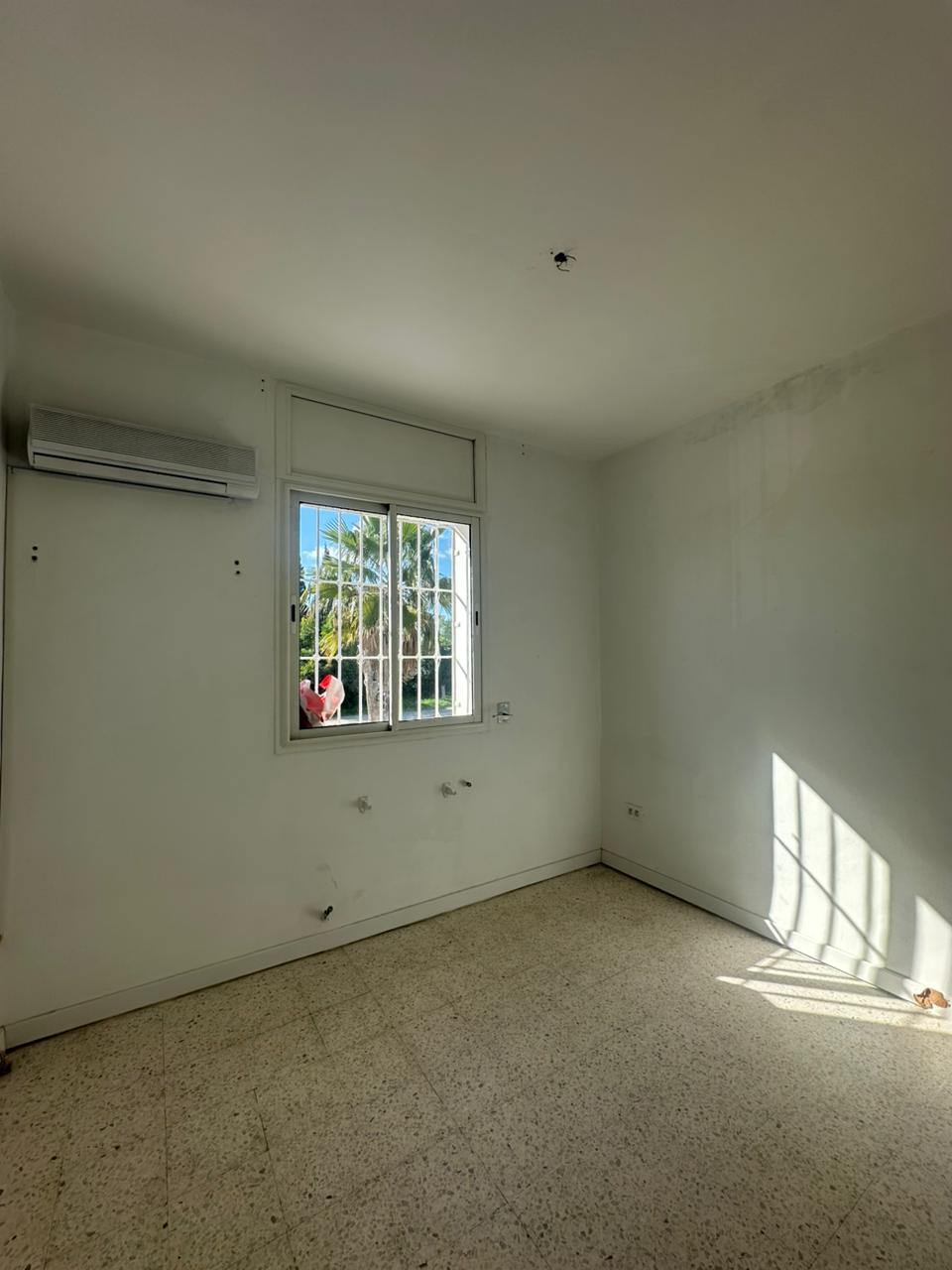 Ariana Ville&nbsp;El Menzah 6&nbsp;Location&nbsp;Surfaces&nbsp;Un local � uv4 menzah 6