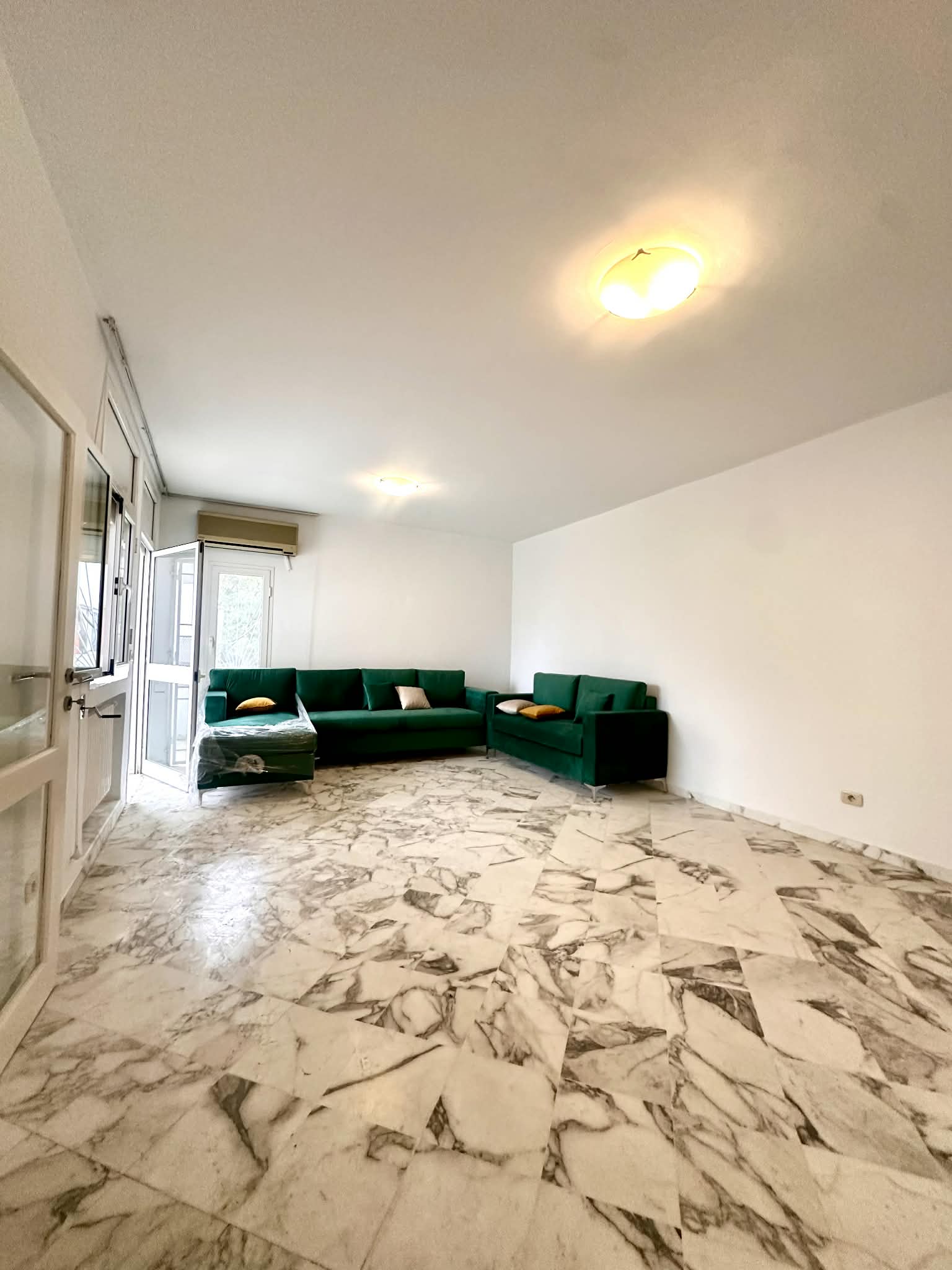 El Menzah&nbsp;El Menzah 1&nbsp;Location&nbsp;Appart. 2 pi�ces&nbsp;S2 spacieux menzah 1 � c�t� lyc�e les p�res blancs