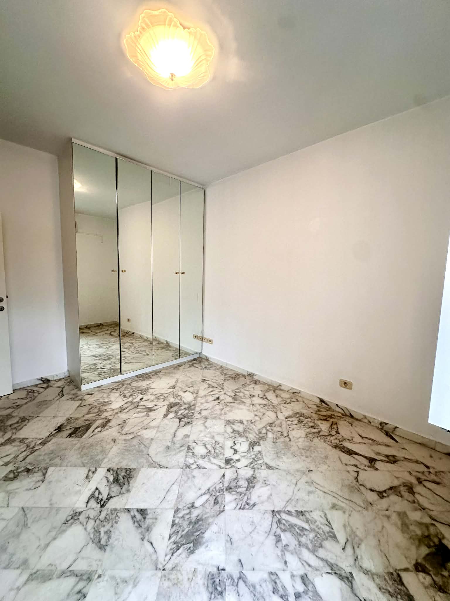 El Menzah&nbsp;El Menzah 1&nbsp;Location&nbsp;Appart. 2 pi�ces&nbsp;S2 spacieux menzah 1 � c�t� lyc�e les p�res blancs