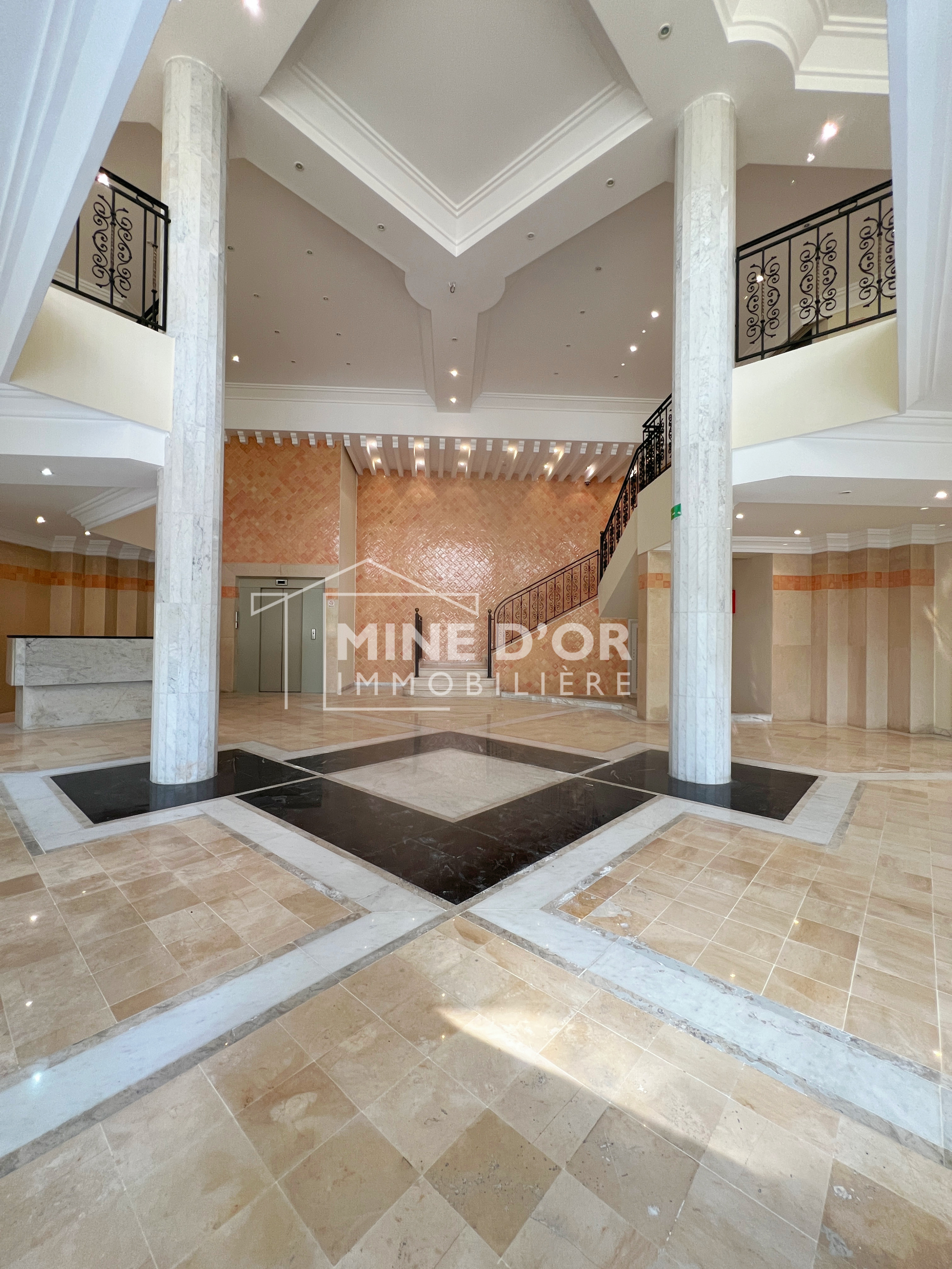 La Soukra&nbsp;Charguia 2&nbsp;Bureaux & Commerces&nbsp;Bureau&nbsp;Al depot avec administration a charguia 2