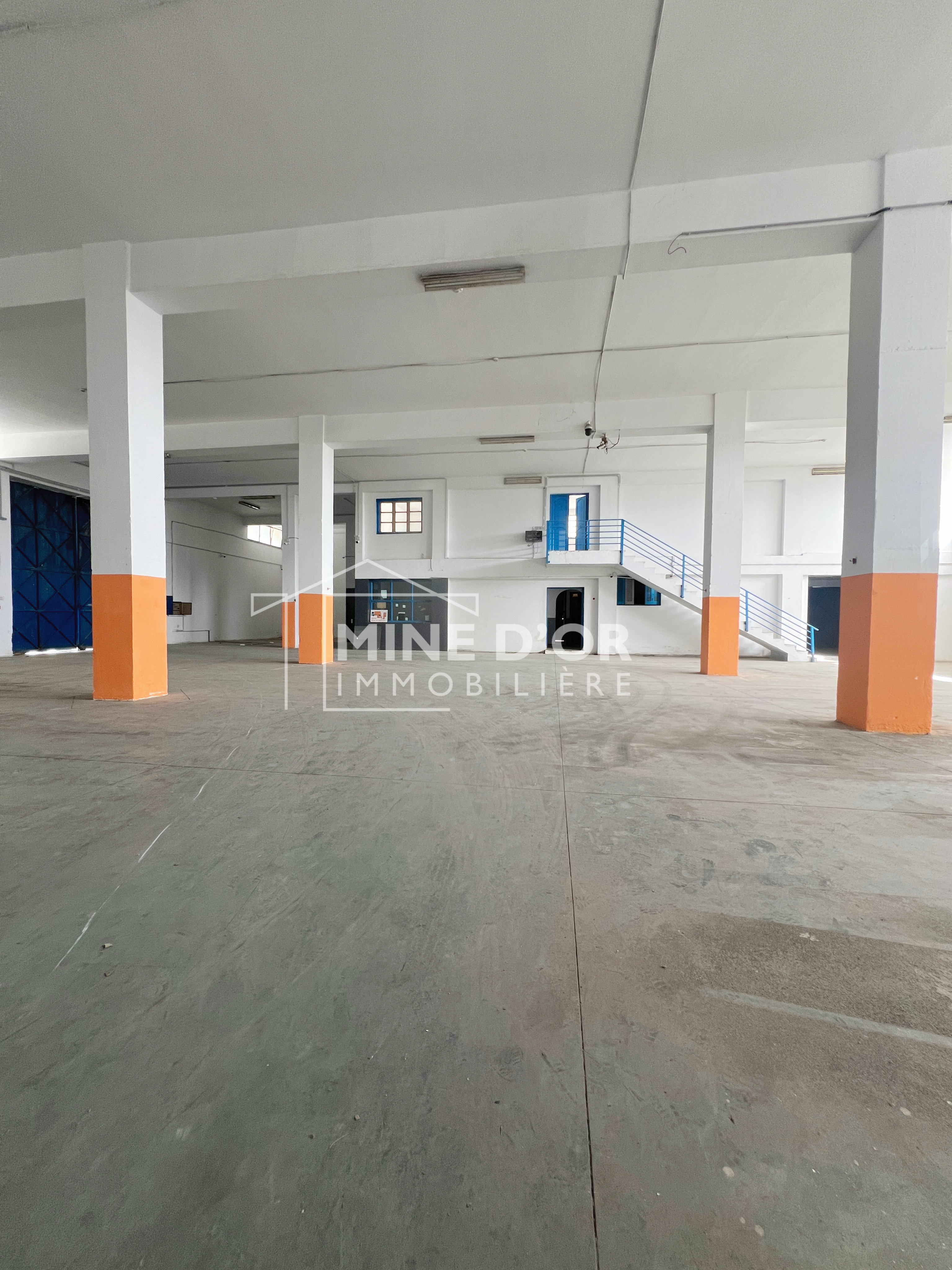 La Soukra&nbsp;Charguia 2&nbsp;Bureaux & Commerces&nbsp;Bureau&nbsp;Al depot avec administration a charguia 2