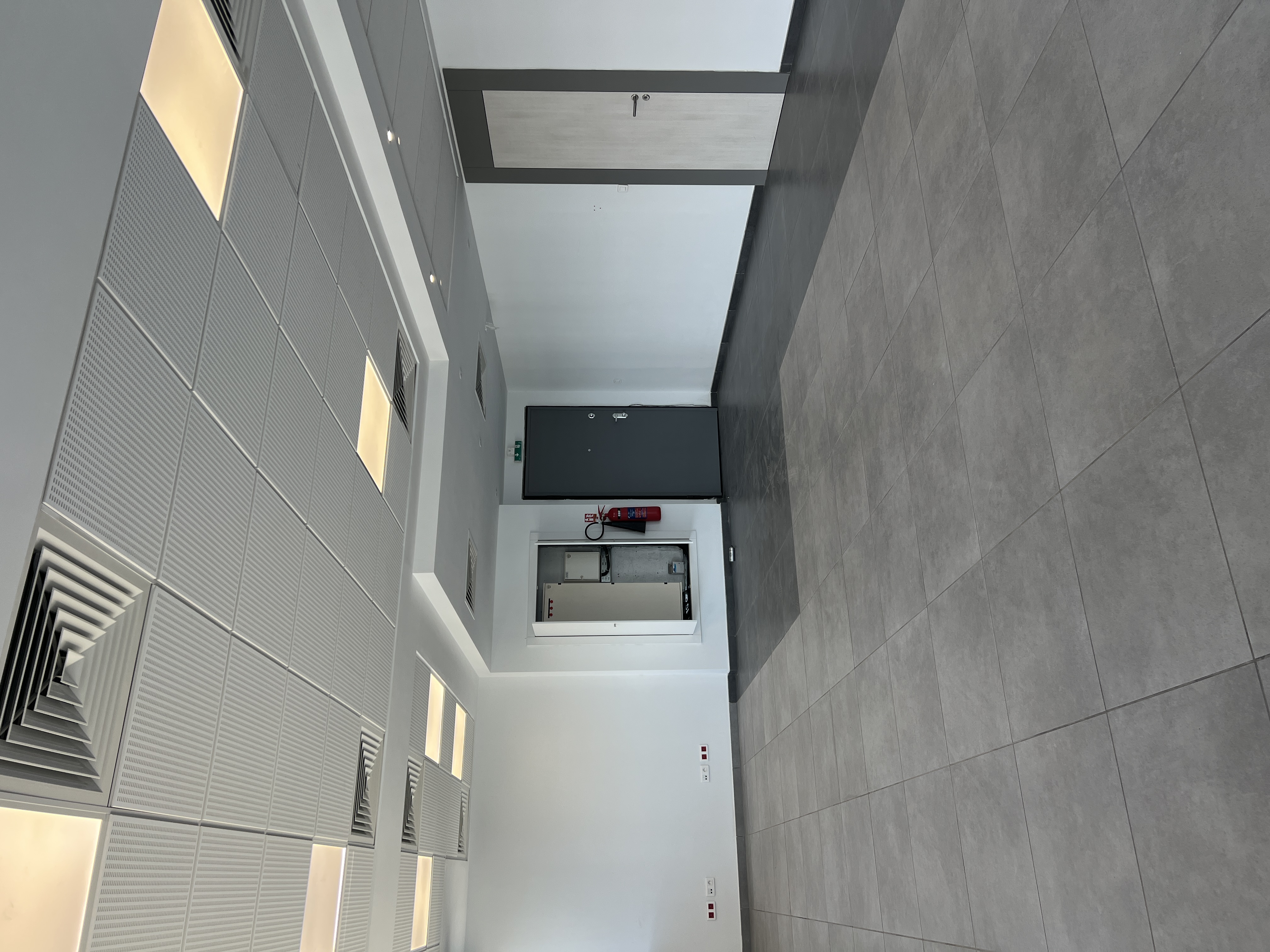 El Kram&nbsp;Le Kram&nbsp;Bureaux & Commerces&nbsp;Bureau&nbsp;Un plateau jamais lou� a la zone industrielle kram