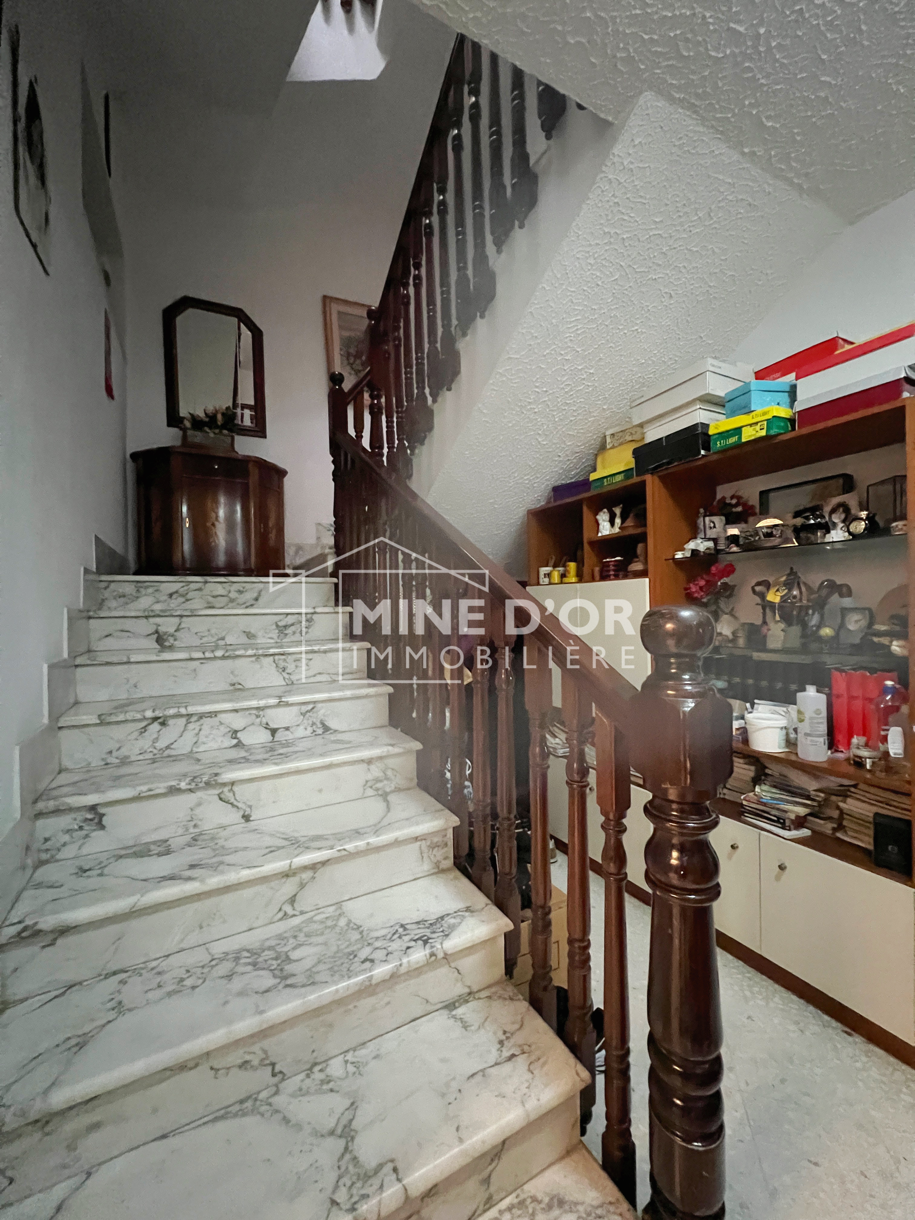 El Menzah&nbsp;El Menzah 9&nbsp;Location&nbsp;Duplex&nbsp;Villa al sur art�re principale a menzah 9