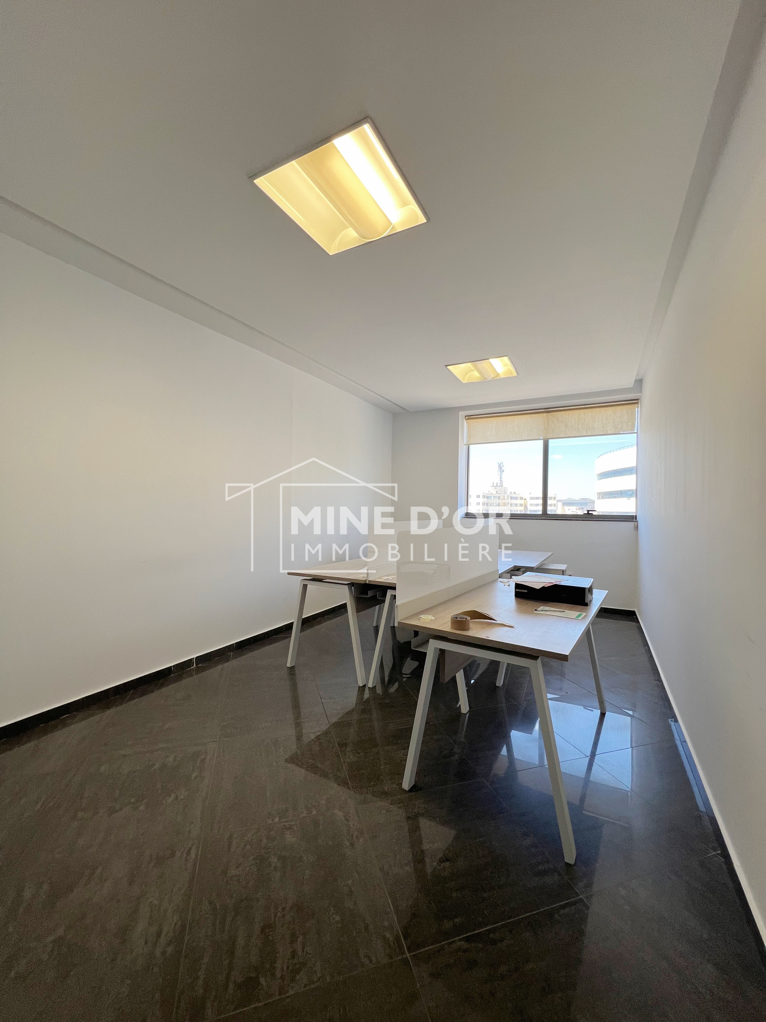 Cite El Khadra&nbsp;Zone urbaine nord&nbsp;Bureaux & Commerces&nbsp;Bureau&nbsp;Al bureau spacieux 204m a la zone urbaine