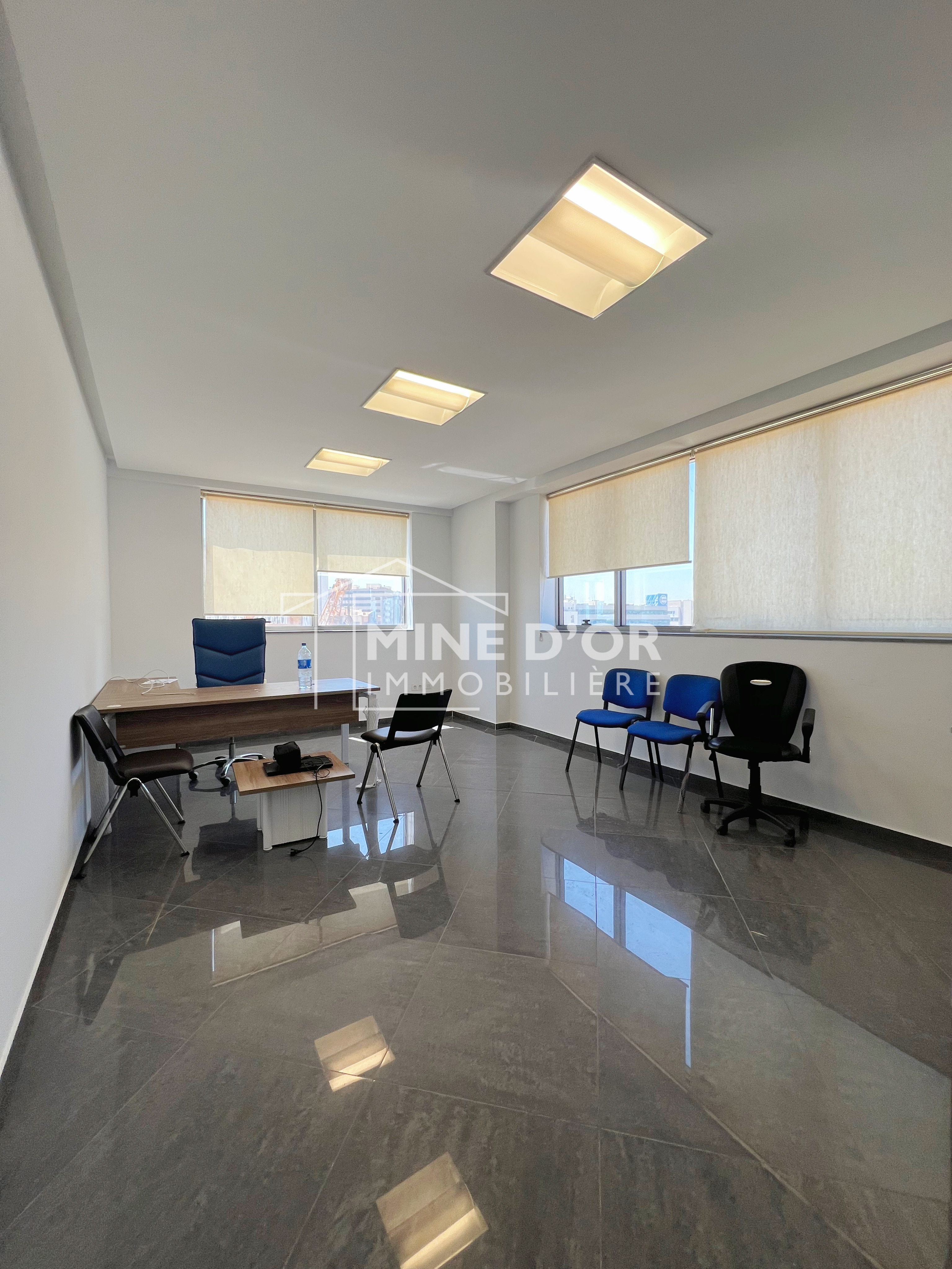 Cite El Khadra&nbsp;Zone urbaine nord&nbsp;Bureaux & Commerces&nbsp;Bureau&nbsp;Al bureau spacieux 204m a la zone urbaine